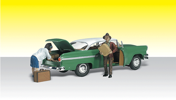 AutoScenes(TM) -- Lubeners Loading their Luggage