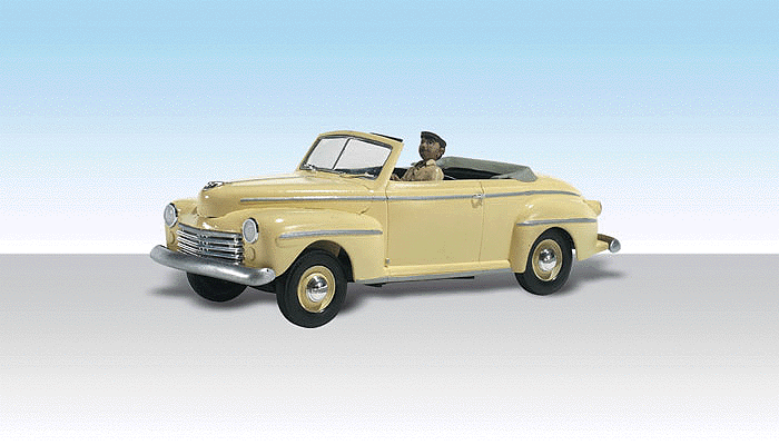Roger's Rag Top - Assembled - AutoScenes(R) -- Convertible & 1 Figure