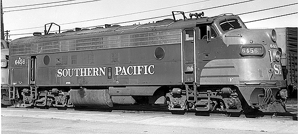 EMD FP7 Phase I w/DCC -- Southern Pacific (gray, red)