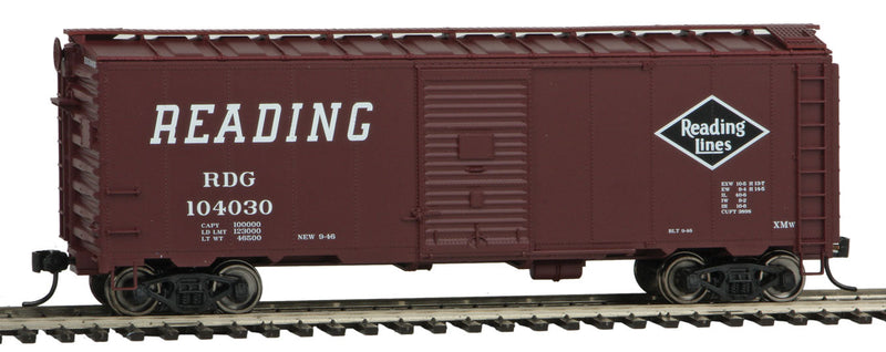 40' AAR 1944 Boxcar - Ready to Run -- Reading #104030 (Boxcar Red, Large Black Diamond Logo)-1