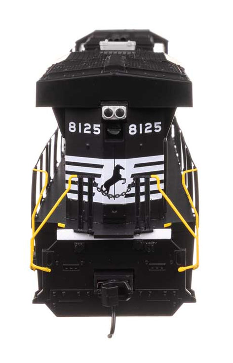 GE ES44AC Evolution Series GEVO - ESU Sound & DCC -- Norfolk Southern #8125-4