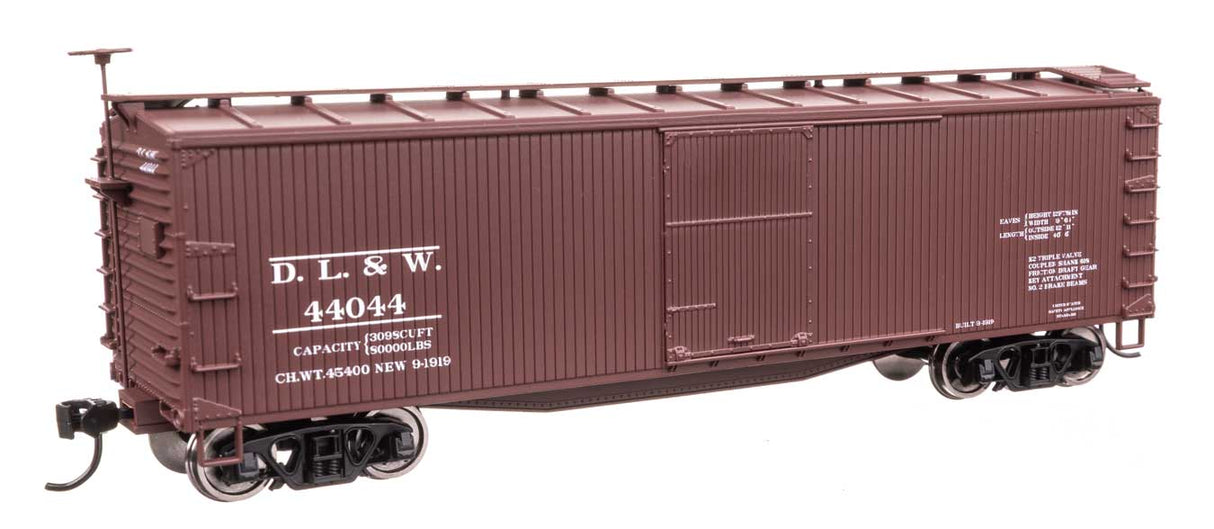 40' Double Sheathed Wood Boxcar - Ready to Run -- Delaware, Lackawanna & Western #44044-1