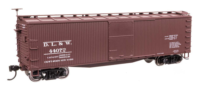 40' Double Sheathed Wood Boxcar - Ready to Run -- Delaware, Lackawanna & Western #44072-1