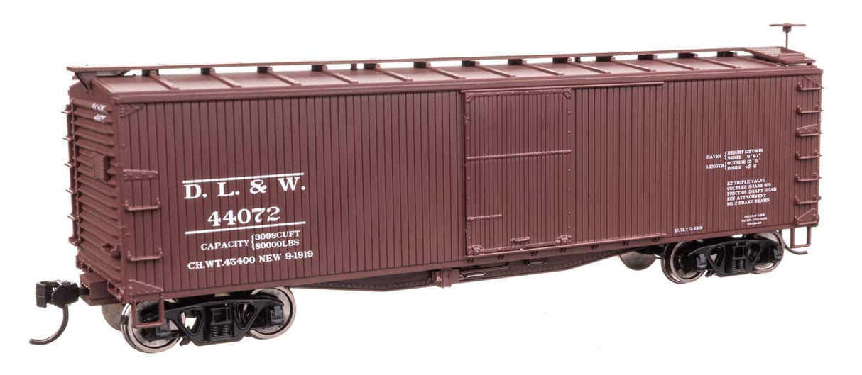 40' Double Sheathed Wood Boxcar - Ready to Run -- Delaware, Lackawanna & Western #44072-2