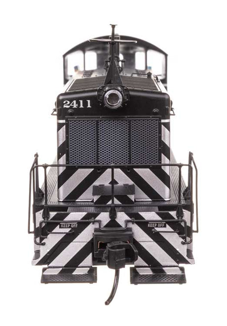 EMD NW2 - LokSound 5 Sound and DCC -- Santa Fe #2411-4
