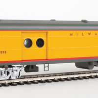 75' Milwaukee Road Express Car - Ready to Run -- Twin Cities Hiawatha - Milwaukee Road (yellow, gray, red; Decals)