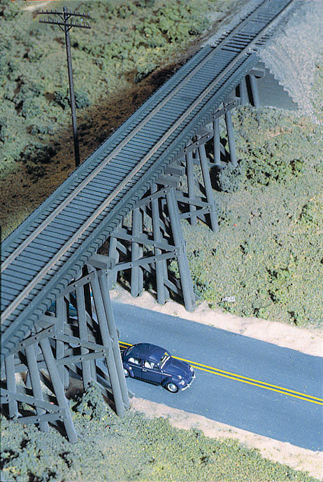 Trestle w/Deck Girder Bridge -- Kit - 15-1/2 x 4 x 4"  38.7 x 10 x 10cm-2