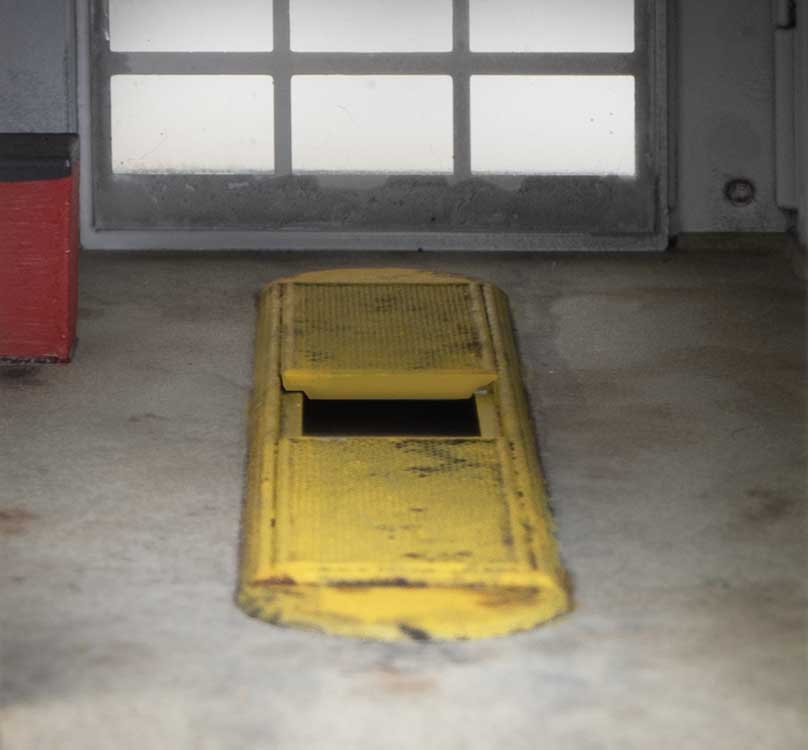 Drive-in Oil Change - Repurposed Gas Station -- Kit - 10-1/2 x 9 x 3-3/16"  26.6 x 22.8 x 8cm-3