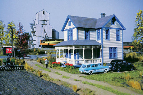Aunt Lucy's House -- Kit - 4 x 5-3/4 x 5-1/8"  10.2 x 14.6 x 13cm-1