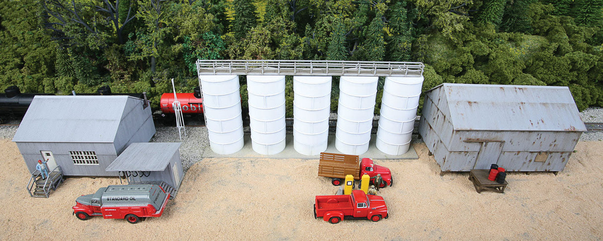 Trackside Oil Dealer with Storage Tanks -- Kit-4
