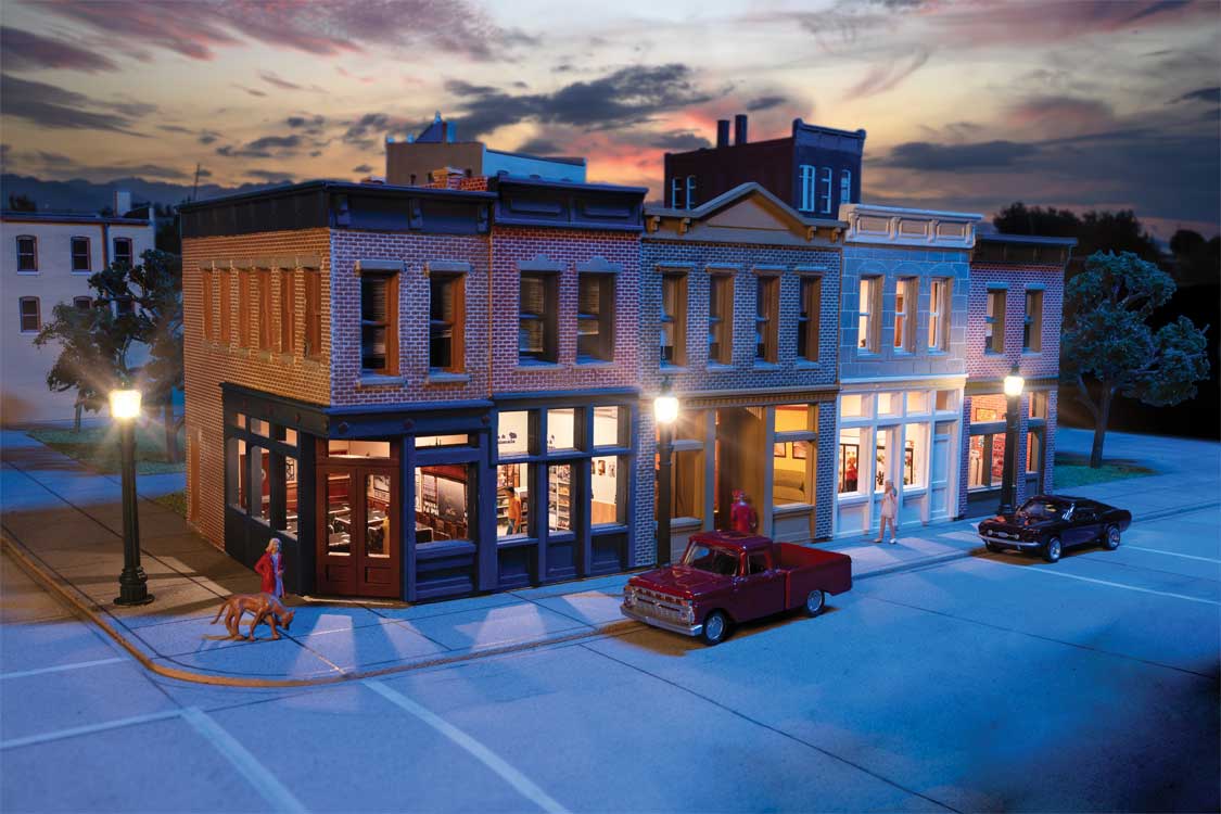Merchant's Row I with Spaces(TM) Interior -- Structure Kit with Interior Lighting and Detail Insert