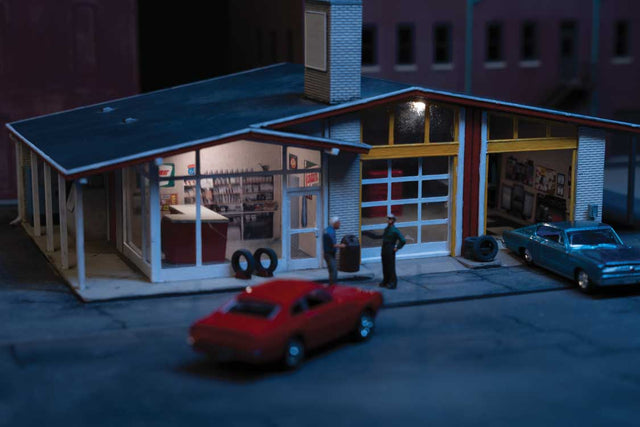 Vintage Gas Station with Spaces(TM) Interior -- Structure Kit with Interior Lighting and Detail Insert