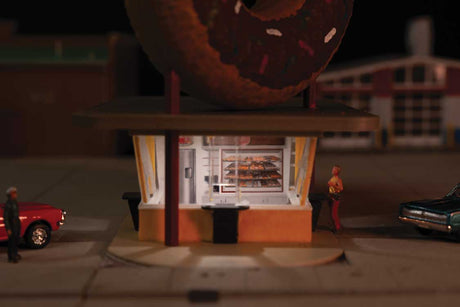 Hole-In-One Donut Shop with Spaces(TM) Interior -- Structure Kit with Interior Lighting and Detail Insert