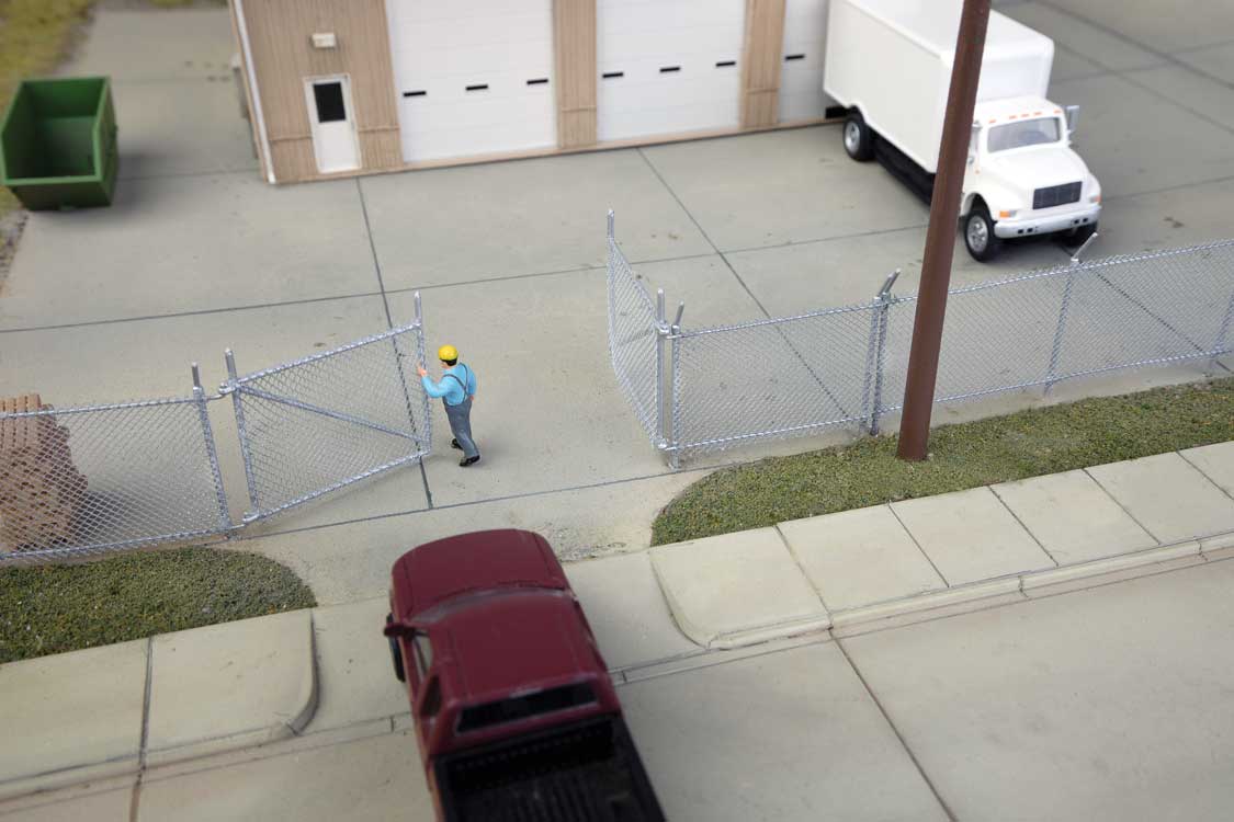Built-Up Chain Link Fence -- Kit - 44-1/4"  112.3cm